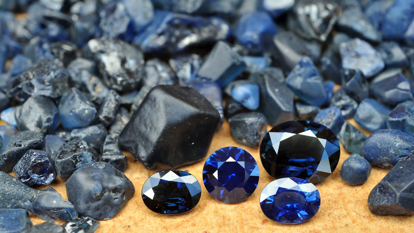 5 Celebrities who wear blue sapphire for their fortune